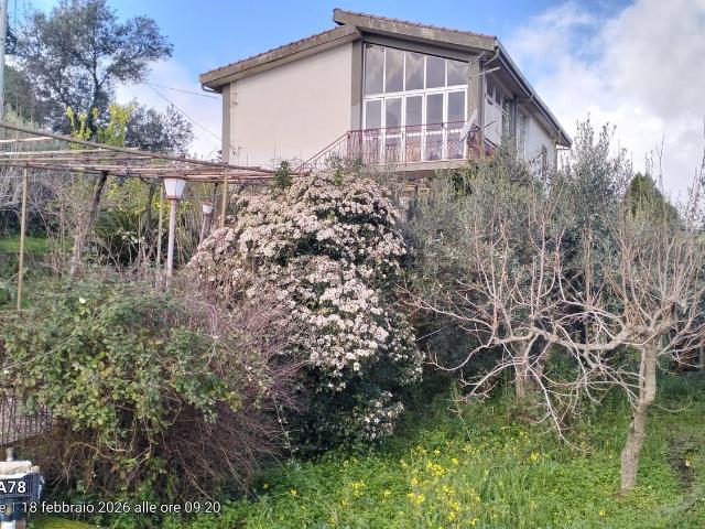 Case e ville in vendita di 220 m² in Via Giuseppina Turrisi Colonna, 19