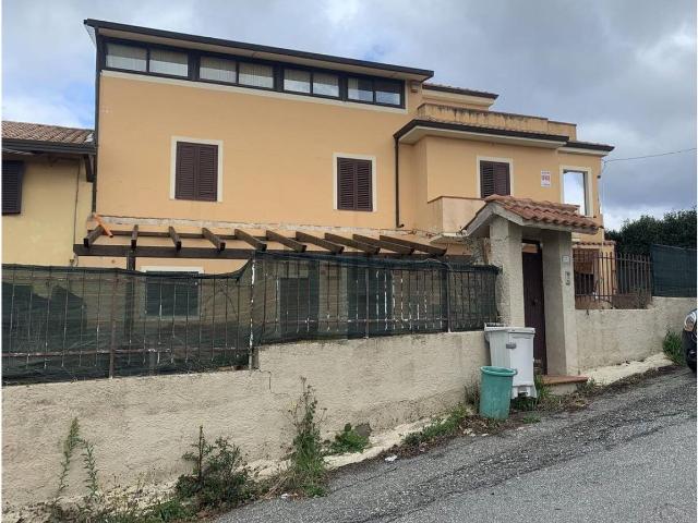 Case e ville in vendita di 220 m² in Via Giuseppina De Stefani, 7