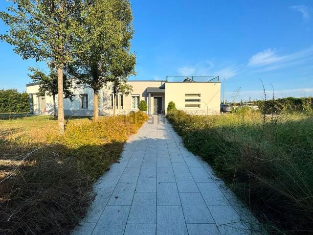 Case e ville in vendita di 220 m² in Via Giacomo Matteotti