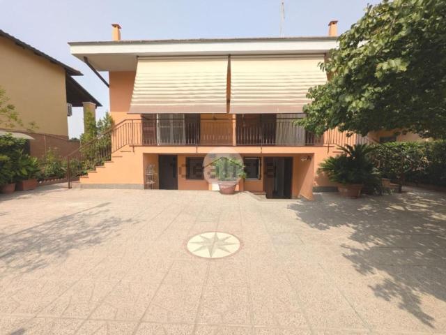 Case e ville in vendita di 220 m² in Via Giovanni Pascoli, 29