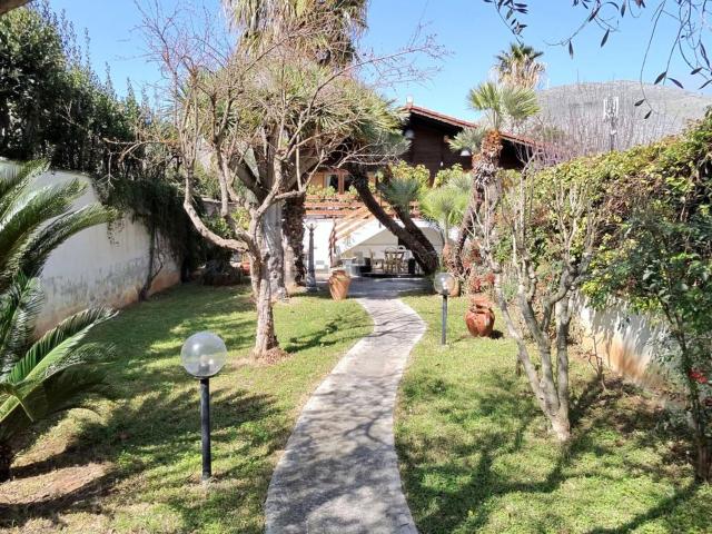 Case e ville in vendita di 220 m² in Via Giovanni Rosciglione