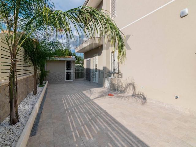 Case e ville in vendita di 220 m² in Via Grotta di San Giovanni, 19