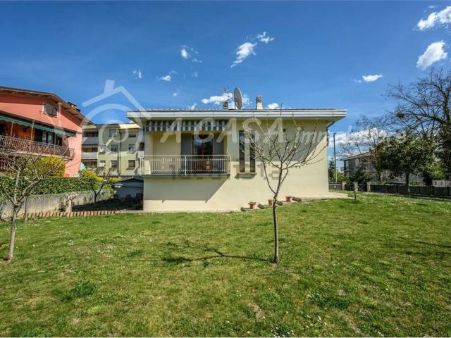 Case e ville in vendita di 220 m² in Via Guglielmo Marconi, 30
