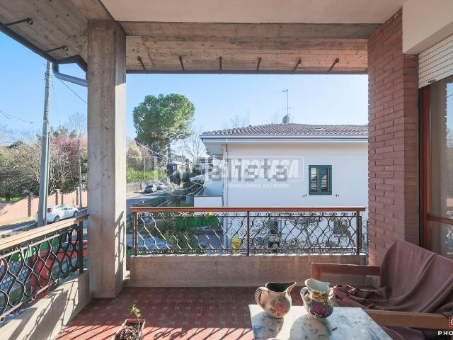 Case e ville in vendita di 220 m² in Via Domokos