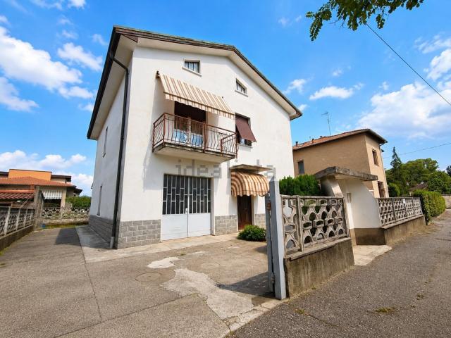 Case e ville in vendita di 220 m² in Via Don Albertario