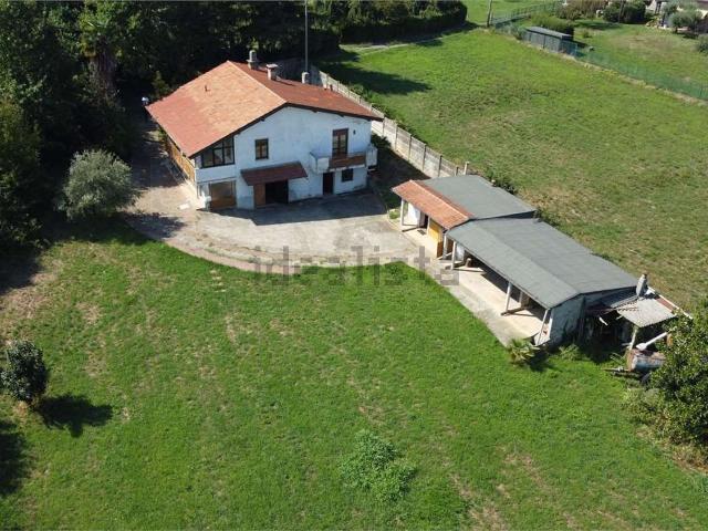 Case e ville in vendita di 220 m² in Via Don Giovanni Bosco