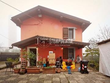 Case e ville in vendita di 220 m² in Via Dosso