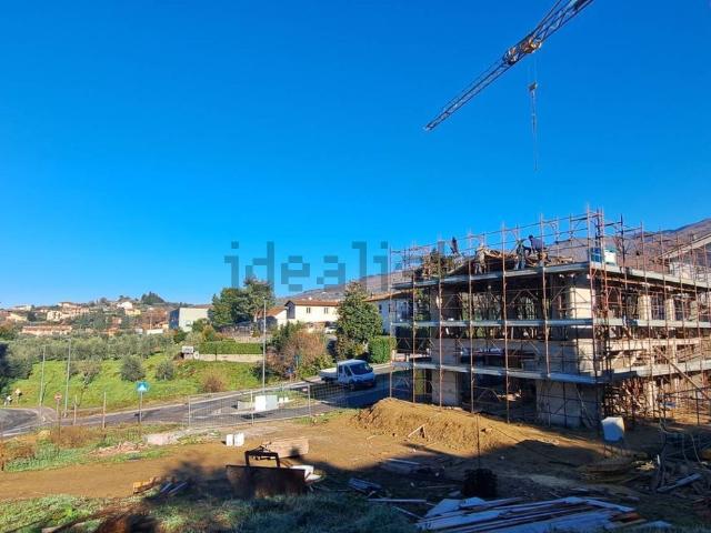 Case e ville in vendita di 220 m² in Via Dante Alighieri, 249