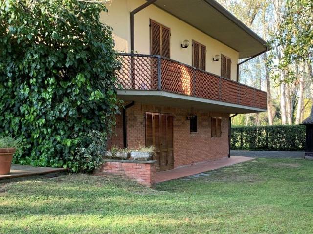 Case e ville in vendita di 220 m² in Via dei Fichi