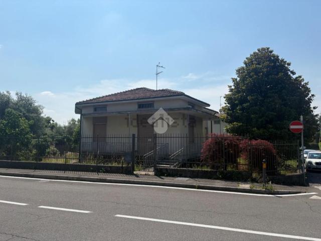 Case e ville in vendita di 220 m² in Via del Caravaggio, 8