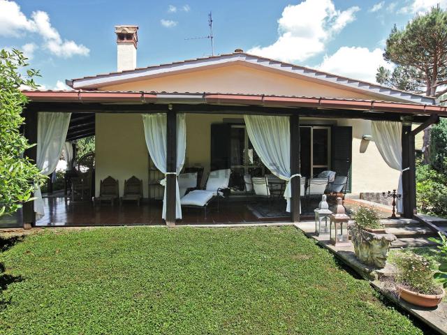 Case e ville in vendita di 220 m² in Via del pilello