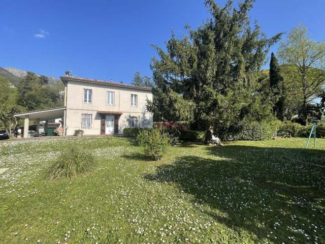 Case e ville in vendita di 220 m² in Via della Colombaia, 107