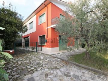 Case e ville in vendita di 220 m² in Via della Chiesa Trentesima