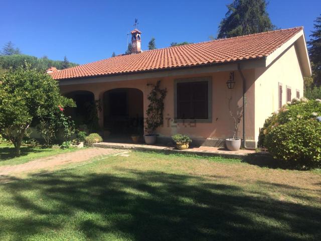 Case e ville in vendita di 220 m² in Via delle Robinie