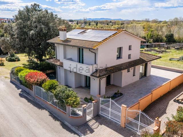 Case e ville in vendita di 220 m² in Via di Montevisi, 347