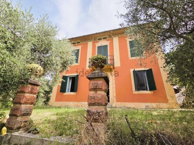 Case e ville in vendita di 220 m² in Via di piletra