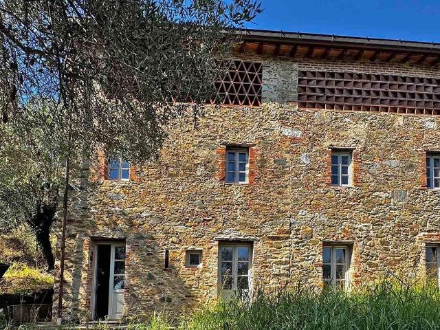 Case e ville in vendita di 220 m² in Via di Versona