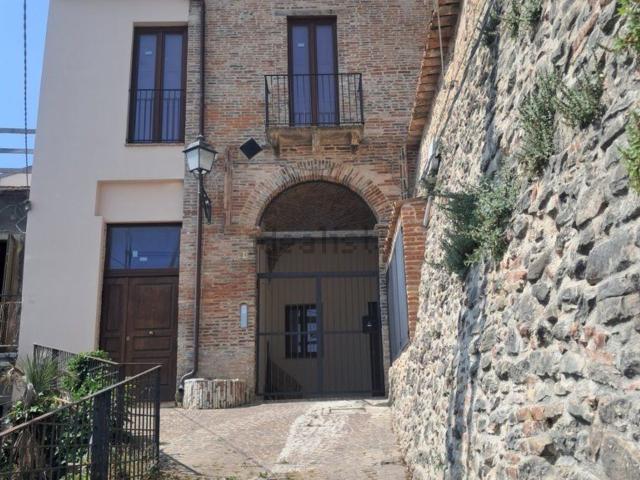Case e ville in vendita di 220 m² in Via Ducale, 34
