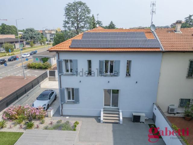 Case e ville in vendita di 220 m² in Via Emanuele Filiberto, 21