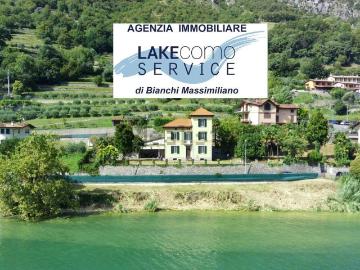 Case e ville in vendita di 220 m² in Via Fontanella, 1