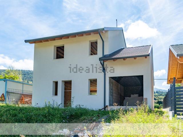Case e ville in vendita di 194 m² in Via Faverga