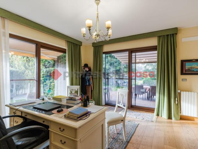 Case e ville in vendita di 220 m² in Via Fleming, 27