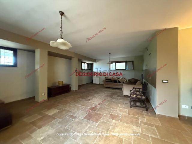 Case e ville in vendita di 220 m² in Via Francesco Cangialosi, 203
