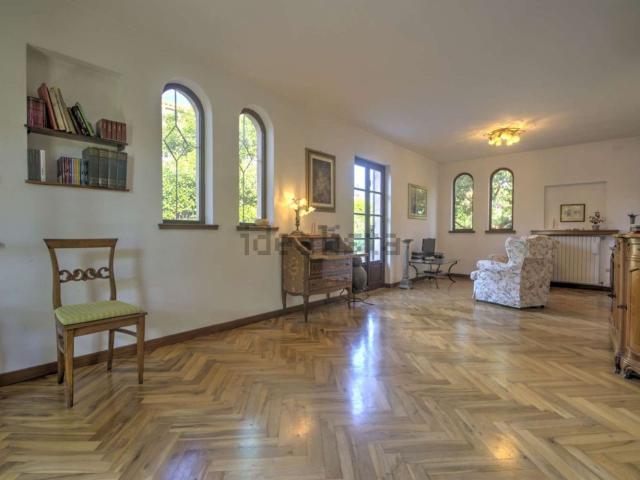 Case e ville in vendita di 220 m² in Via Ortigara, 6
