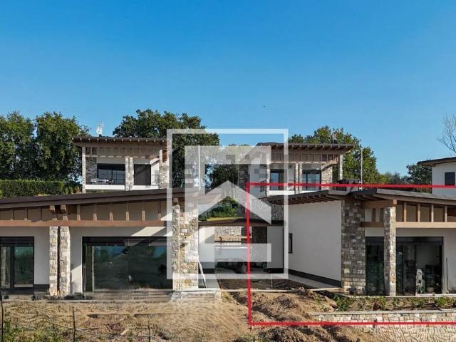 Case e ville in vendita di 220 m² in Via Lazise
