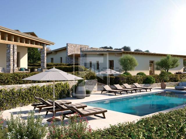 Case e ville in vendita di 220 m² in Via Lazise