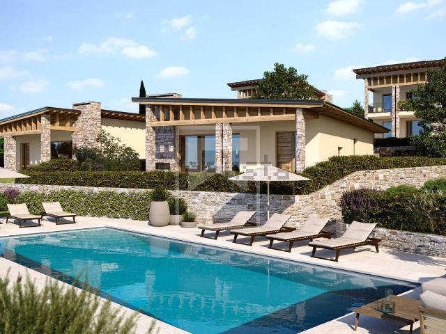 Case e ville in vendita di 220 m² in Via Lazise