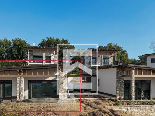 Case e ville in vendita di 220 m² in Via Lazise