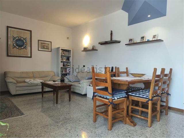 Case e ville in vendita di 220 m² in Via Lago di Lario, 6