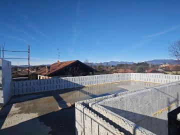 Case e ville in vendita di 220 m² in Via Monte Grappa