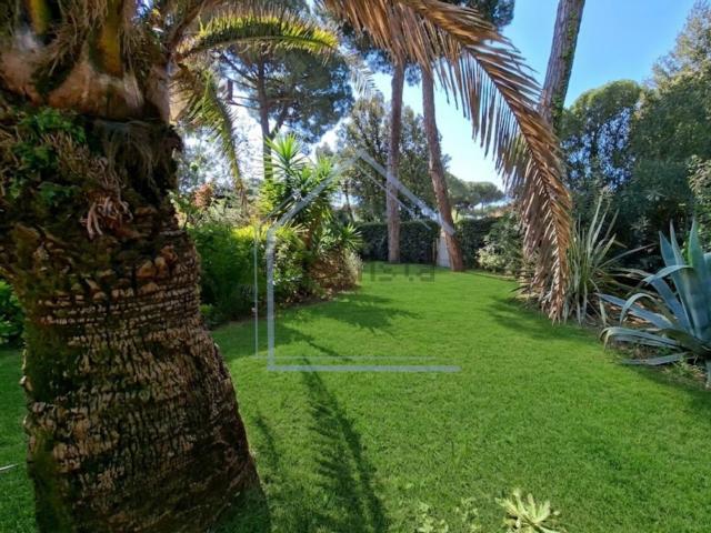 Case e ville in vendita di 220 m² in Via Monte Matanna