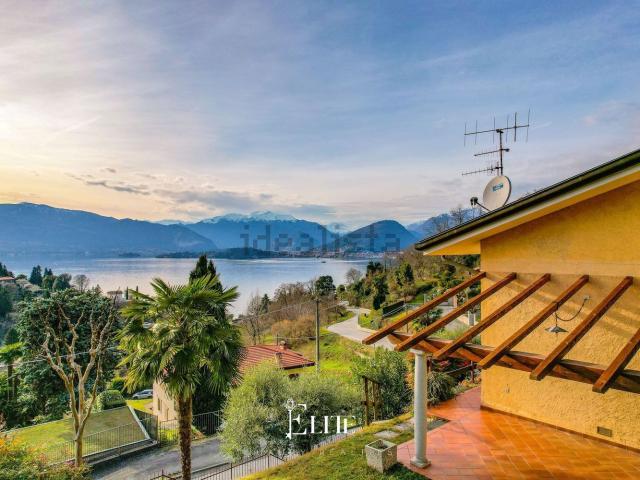Case e ville in vendita di 220 m² in Via Montecristo, 81