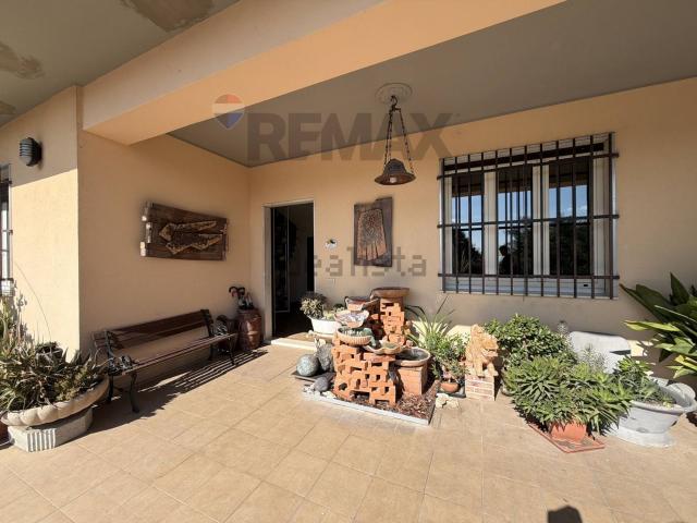 Case e ville in vendita di 220 m² in Via Monviso, 5