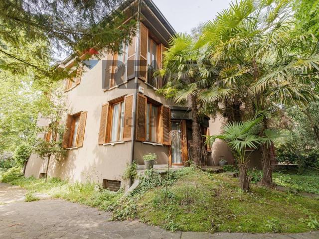 Case e ville in vendita di 220 m² in Via Mornerina, 2
