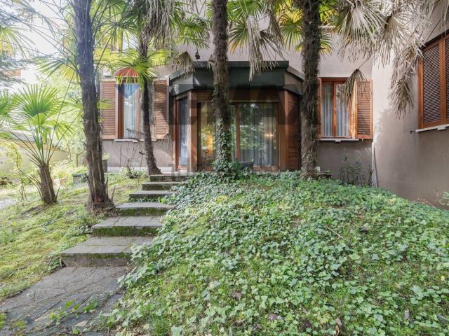 Case e ville in vendita di 220 m² in Via Mornerina, 2