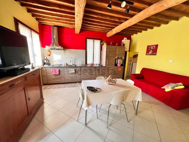 Case e ville in vendita di 220 m² in Via Martiri della Libertà