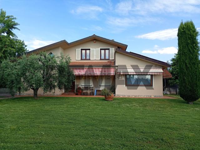 Case e ville in vendita di 220 m² in Via Mignattaia, 8