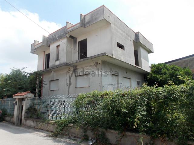 Case e ville in vendita di 220 m² in Via Sonnino, 4
