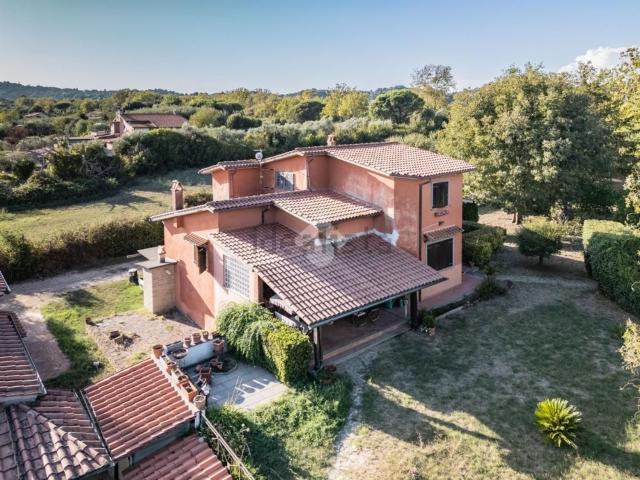 Case e ville in vendita di 220 m² in Via Sacrofano Cassia, 44