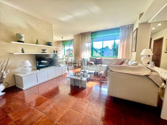 Case e ville in vendita di 220 m² in Via Saliscendi