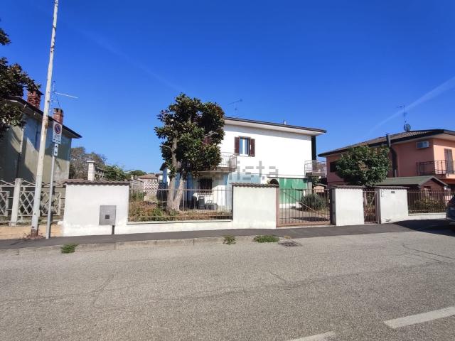 Case e ville in vendita di 220 m² in Via Salvadeo