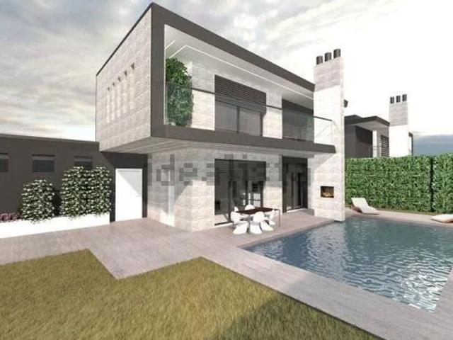 Case e ville in vendita di 220 m² in Via San Bruno