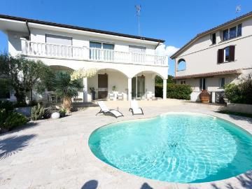 Case e ville in vendita di 220 m² in Via San Teofilo da Corte