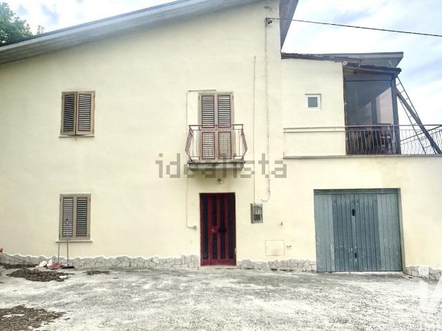 Case e ville in vendita di 220 m² in Via Sandro Pertini