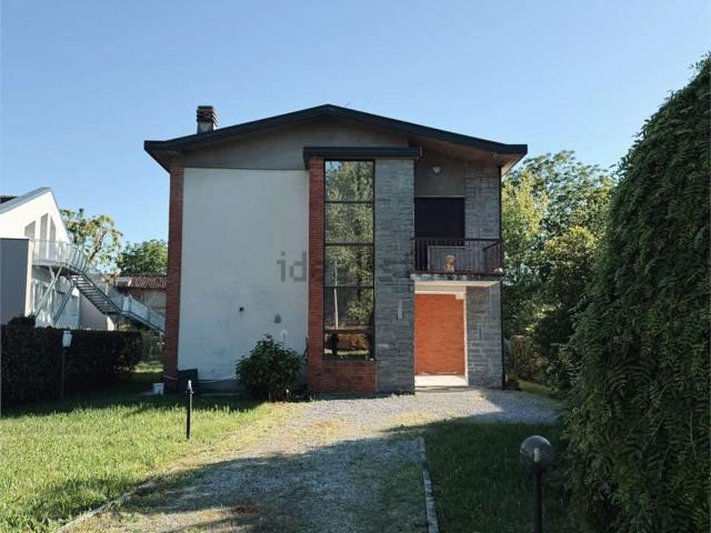 Case e ville in vendita di 220 m² in Via Sant&apos Agnese, 1