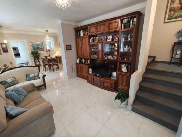 Case e ville in vendita di 220 m² in Via Sarzanese, 3000